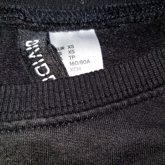 🟪H&M Women's xS black graphic sweater with gold zippers - Picture 5 of 5